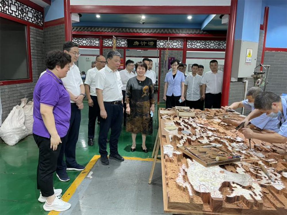 省委生態(tài)環(huán)境保護(hù)專項(xiàng)督查組副組長韓志福一行蒞臨旭東紅木調(diào)研指導(dǎo)