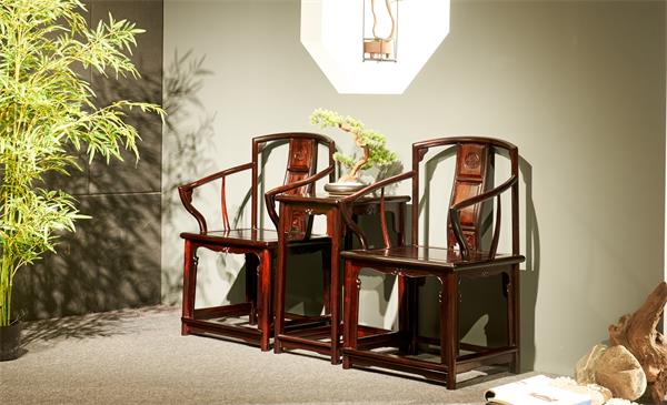 小葉紫檀家具廠家旭東紅木：小葉紫檀家具的藝術(shù)魅力與冬季養(yǎng)護(hù)